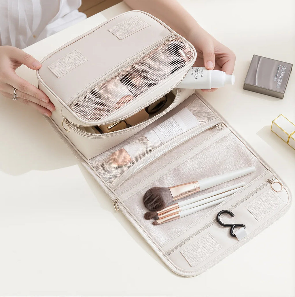 Hanging Travel Organiser – Everything in One Place