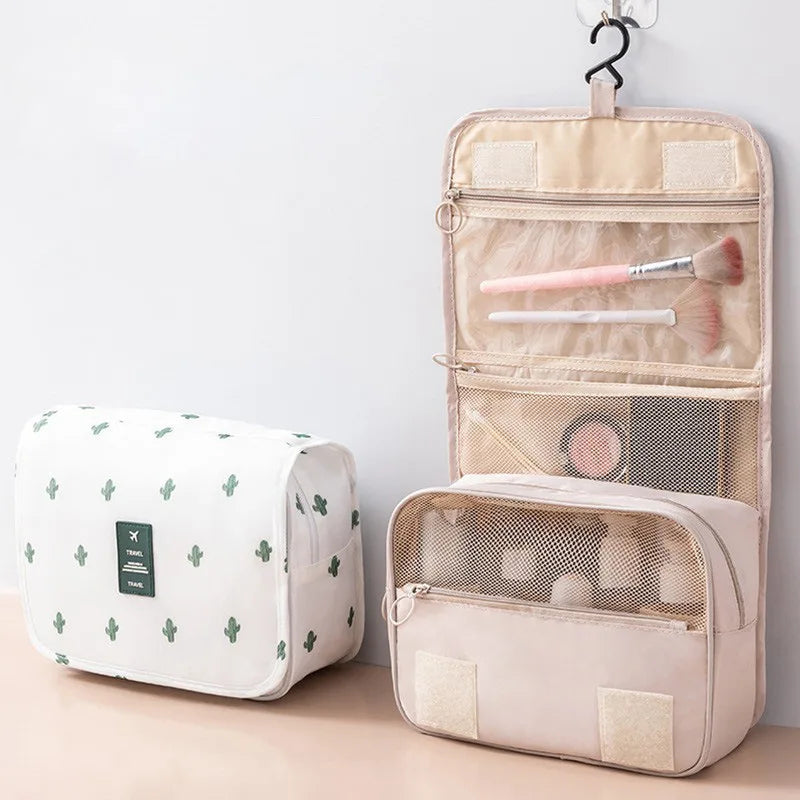 Hanging Travel Organiser – Everything in One Place